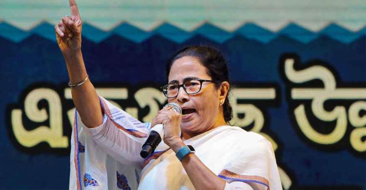 মোদীর বাড়ির সামনেও অবস্থান ধর্মঘটের হুঁশিয়ারি মমতার