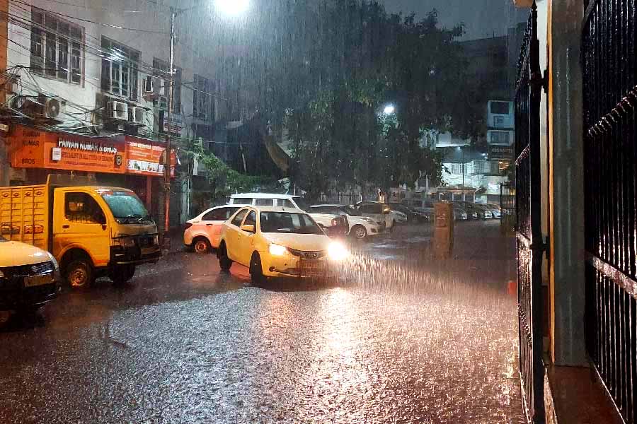 কলকাতাসহ প্রায় সব জেলাতেই হালকা বৃষ্টির পূর্বাভাস, কবে থেকে শুরু হয়ে চলবে কত দিন দেখে নিন