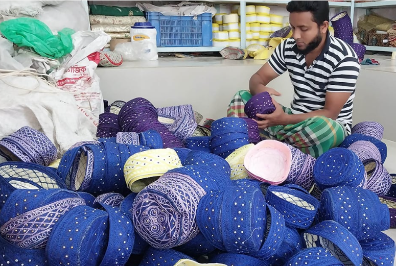 আখাউড়ায় তৈরিকৃত টুপি যাচ্ছে বিদেশে