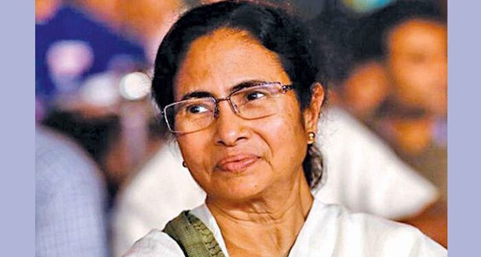 ২০০০ টাকার নোটের ‘ব্যাঙ্ক ওয়াপসি’ নিয়ে কেন্দ্রকে তোপ দাগলেন মমতা