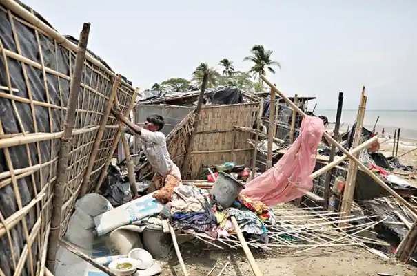 সেন্টমার্টিনে খাদ্য-পানির সংকট, নেই ঘর মেরামতের সহযোগিতাও