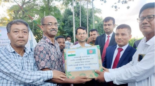 বাংলাদেশের প্রধানমন্ত্রীর জন্য আনারস পাঠালেন ত্রিপুরার মুখ্যমন্ত্রী