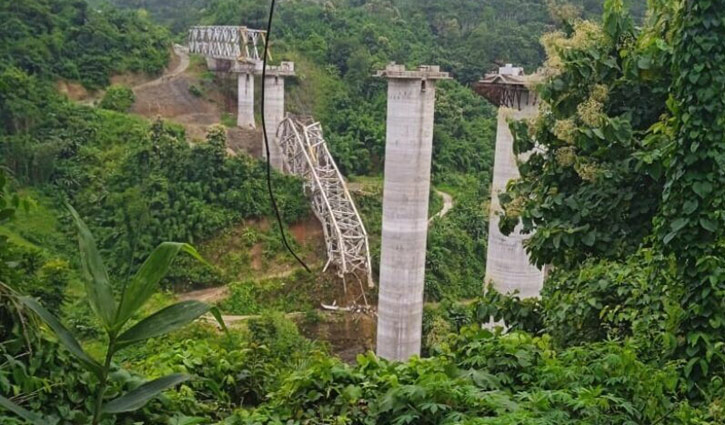 মিজোরামে নির্মাণাধীন রেলসেতু ভেঙে নিহত ২২