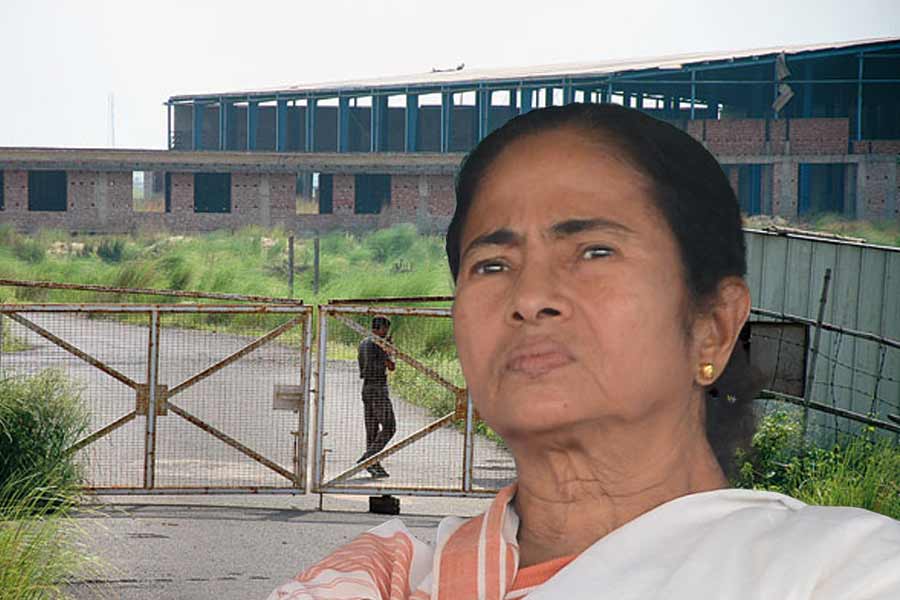 সিঙ্গুর রায় নিয়ে হাই কোর্ট না কি সুপ্রিম কোর্টে চ্যালেঞ্জ? আইনি পরামর্শ নিতে শুরু করেছে পশ্চিমবঙ্গ সরকার