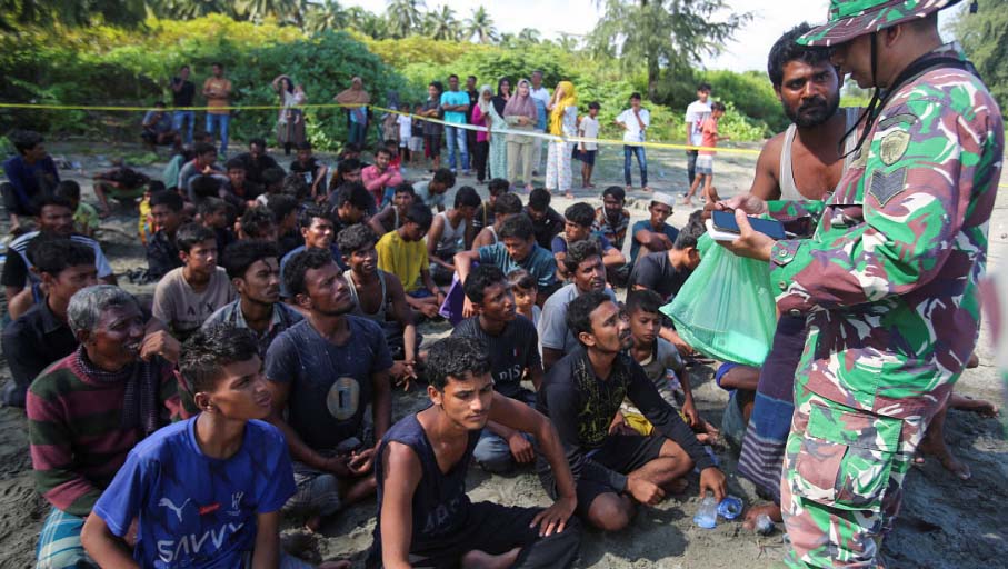 ইন্দোনেশিয়া পৌঁছাল আরও ৪০০ রোহিঙ্গা আশ্রয়প্রার্থী