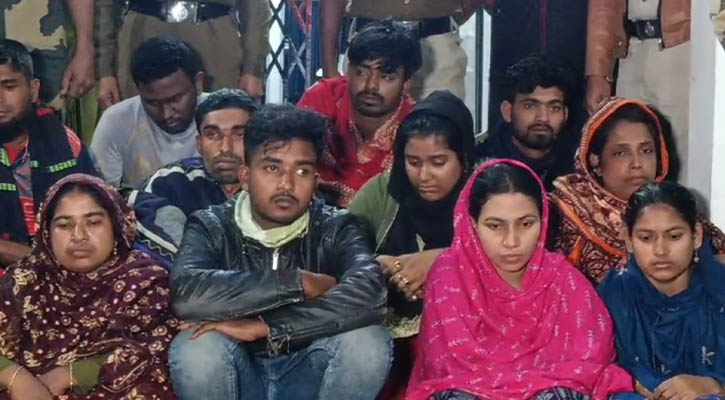 আগরতলা রেলওয়ে স্টেশন থেকে ভারতীয় দালালসহ ১০ বাংলাদেশি আটক
