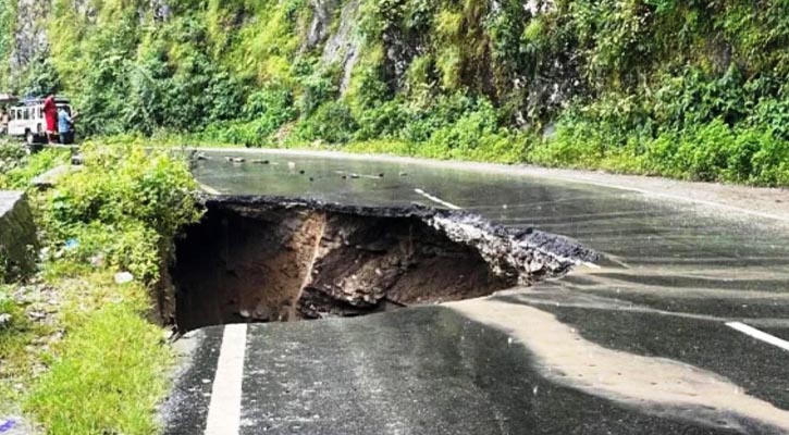 বৃষ্টিতে বিপর্যস্ত দার্জিলিং-কালিম্পং, যাচ্ছেন মমতা