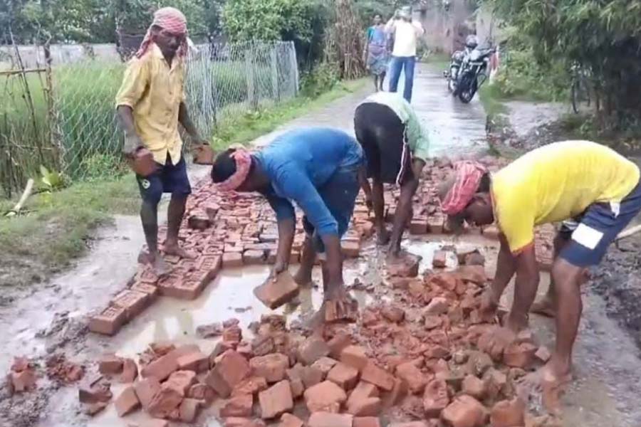 পশ্চিমবঙ্গের সড়ক পরিকাঠামোয় বিশেষ জোর