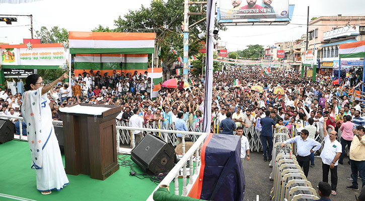 জীবন দেব, কিন্তু বাংলা ভাষার অপমান হতে দেব না: মমতা