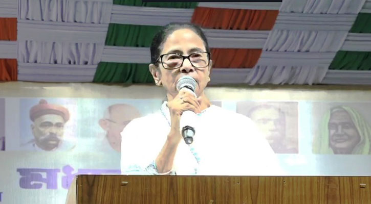 বাংলায় কথা বলায় এক পরিবারকে হোটেলে থাকতে দেওয়া হয়নি: মমতা