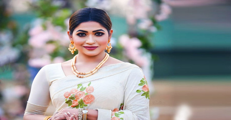 সমাজ আর একজন অস্বস্তিকর নারী