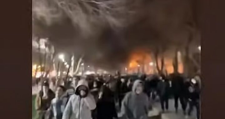 বিক্ষোভকারীদের ‘মৃত্যুদণ্ড’ দেওয়ার হুঁশিয়ারি ইরানের